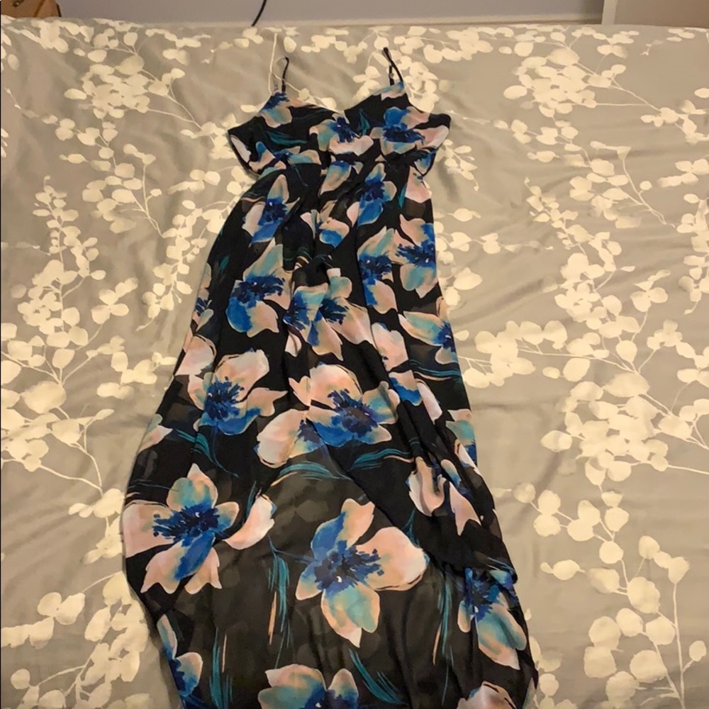 Lush Floral Dress 🍑